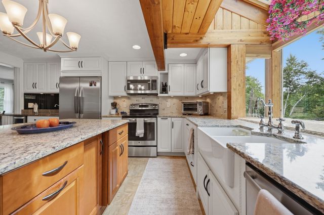 17 Windsor Boulevard, Londonderry, NH 03053