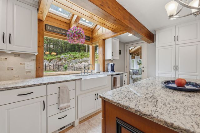 17 Windsor Boulevard, Londonderry, NH 03053