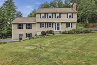 17 Windsor Boulevard, Londonderry, NH 03053