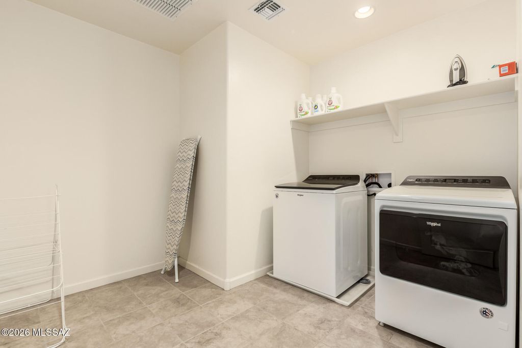 Image 16 of property listing at 11461 N Gemini Drive, Oro Valley, AZ 85742