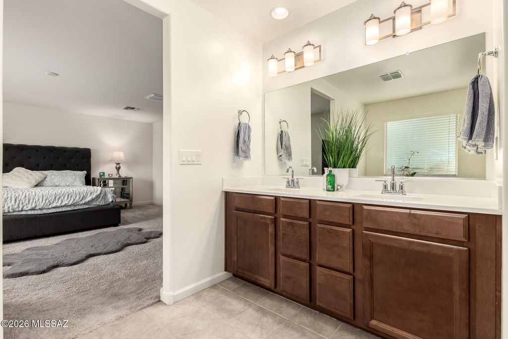 Image 20 of property listing at 11461 N Gemini Drive, Oro Valley, AZ 85742