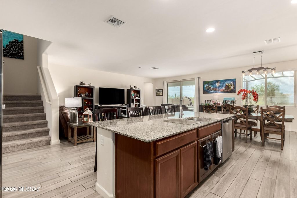 Image 6 of property listing at 11461 N Gemini Drive, Oro Valley, AZ 85742