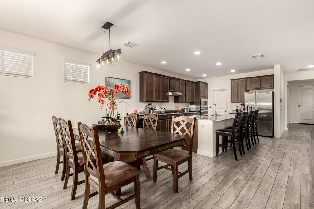 Image 7 of property listing at 11461 N Gemini Drive, Oro Valley, AZ 85742