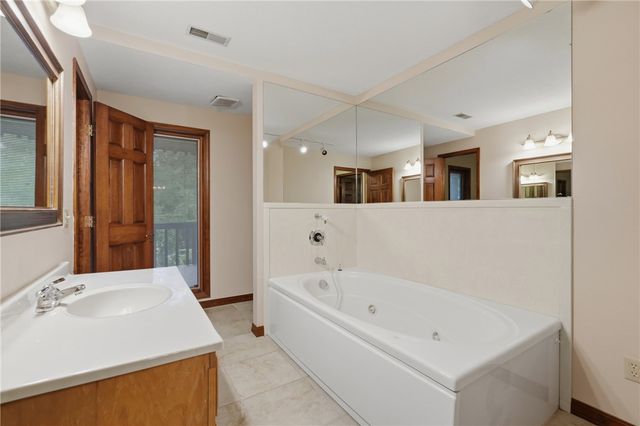 6 Fairway Drive, Holiday Island, AR 72631