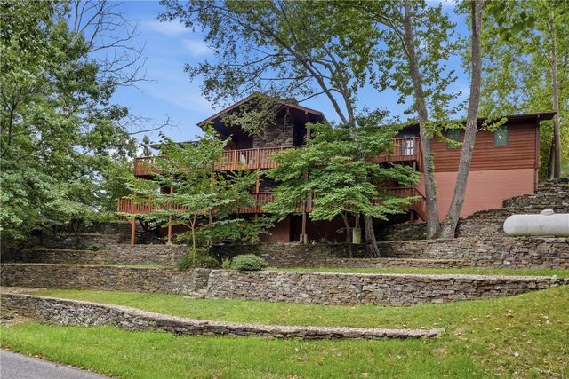 6 Fairway Drive, Holiday Island, AR 72631
