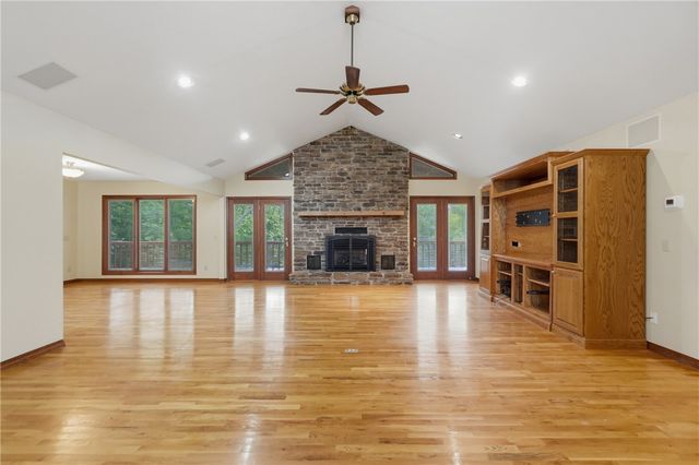 6 Fairway Drive, Holiday Island, AR 72631
