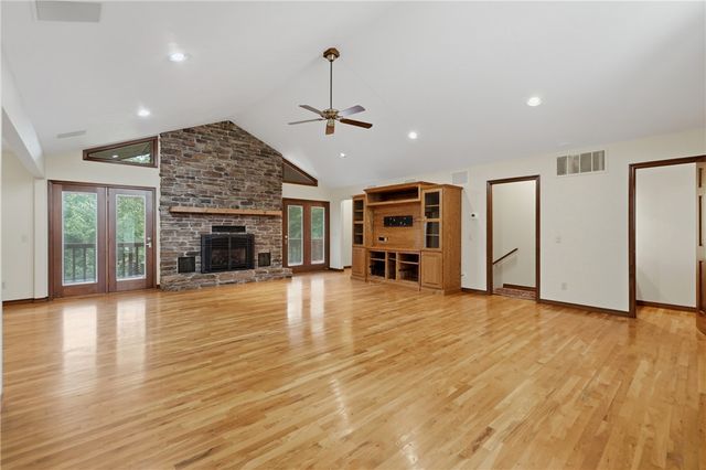 6 Fairway Drive, Holiday Island, AR 72631