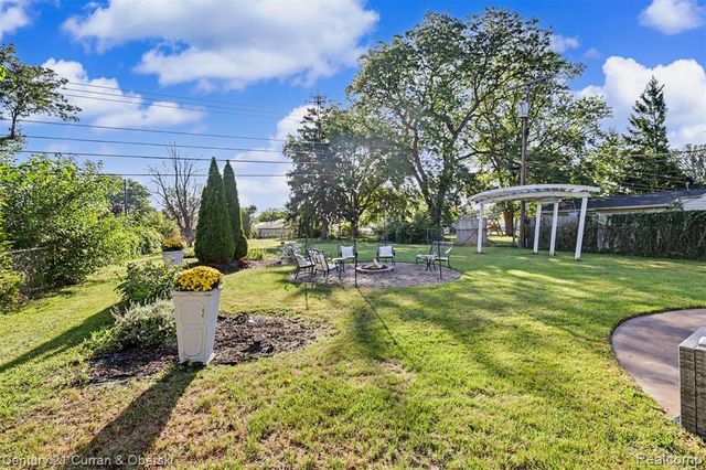 3131 Lafayette Drive, Trenton, MI 48183