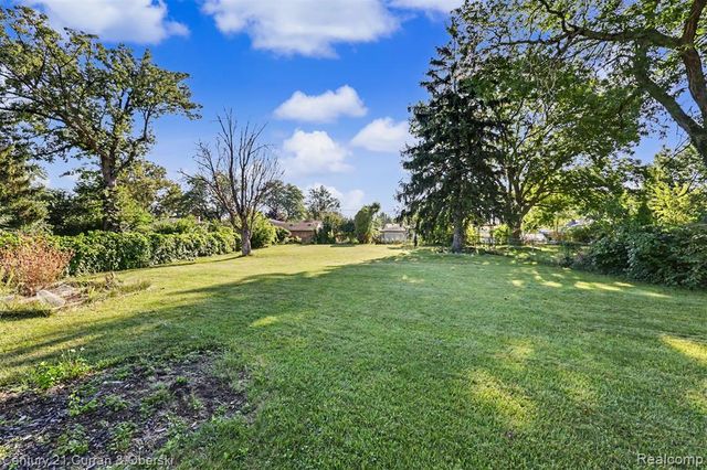 3131 Lafayette Drive, Trenton, MI 48183