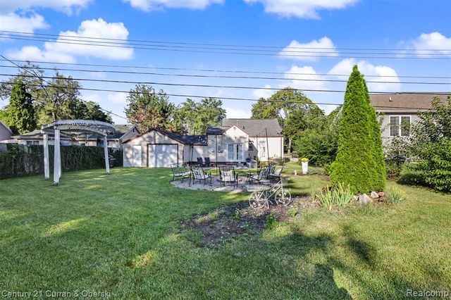 3131 Lafayette Drive, Trenton, MI 48183