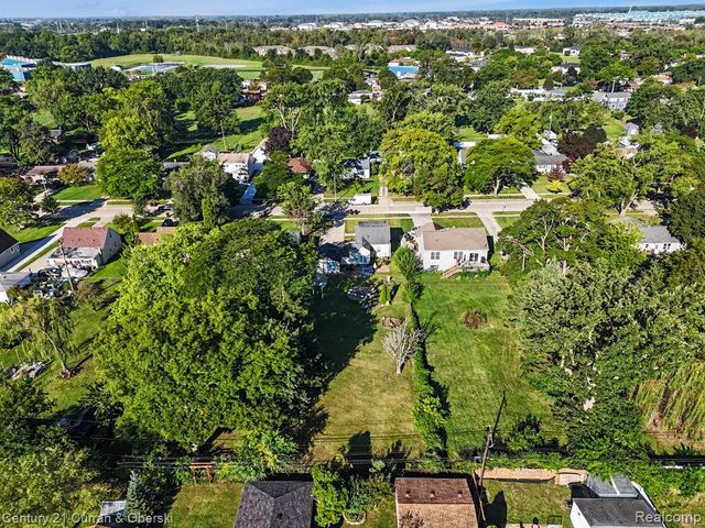 3131 Lafayette Drive, Trenton, MI 48183