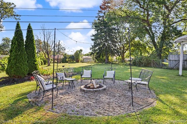 3131 Lafayette Drive, Trenton, MI 48183