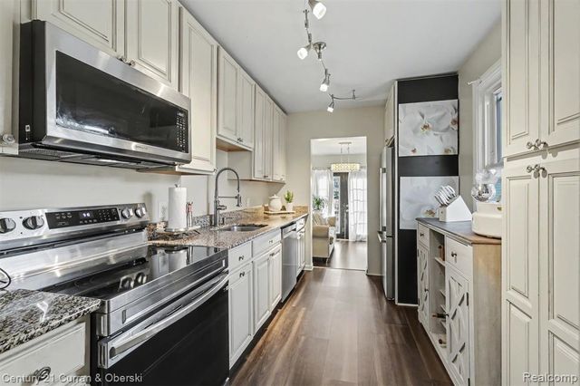 3131 Lafayette Drive, Trenton, MI 48183