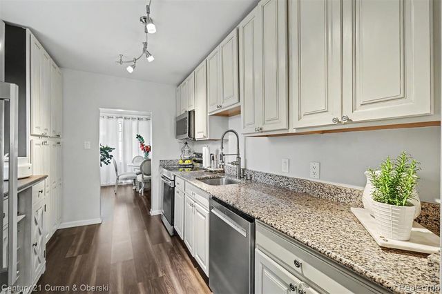 3131 Lafayette Drive, Trenton, MI 48183