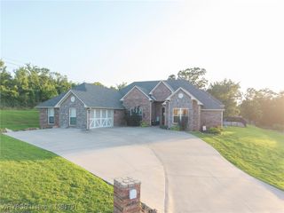 1199 Highland Circle, Greenwood, AR 72936
