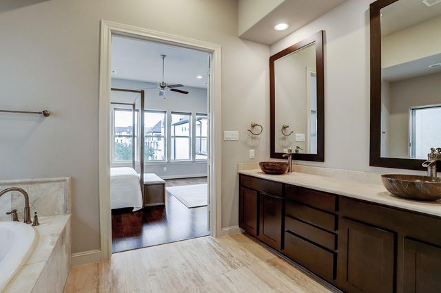 10912 Wrenwood Park, Houston, TX 77043