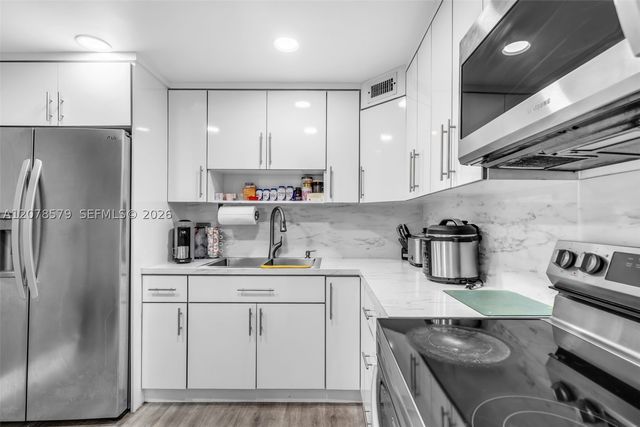 1825 W 44th Pl 401, Hialeah, FL 33012