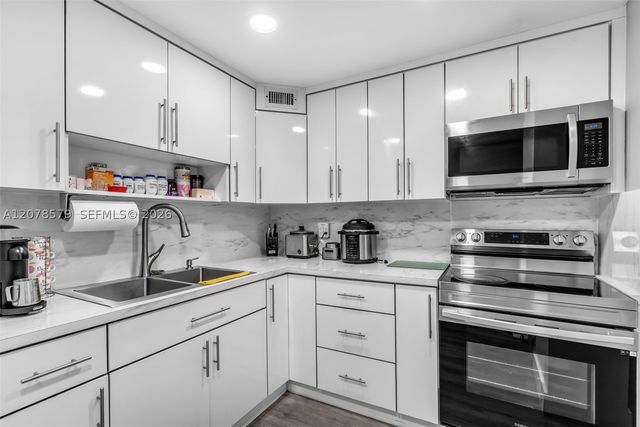 1825 W 44th Pl 401, Hialeah, FL 33012