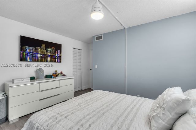 1825 W 44th Pl 401, Hialeah, FL 33012