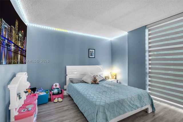 1825 W 44th Pl 401, Hialeah, FL 33012