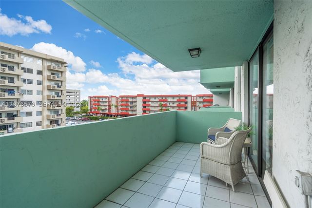1825 W 44th Pl 401, Hialeah, FL 33012