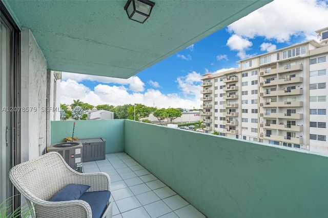 1825 W 44th Pl 401, Hialeah, FL 33012