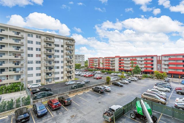 1825 W 44th Pl 401, Hialeah, FL 33012