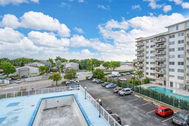 1825 W 44th Pl 401, Hialeah, FL 33012