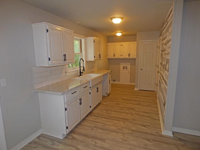 22 S Wichita Circle, Cherokee Village, AR 72529