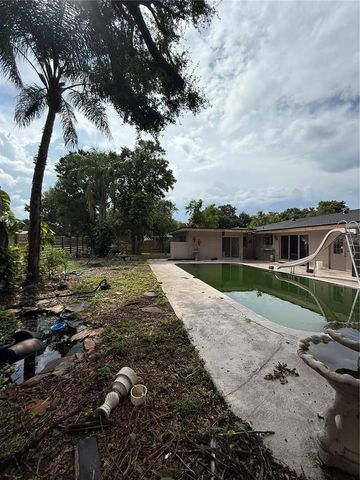 384 LENTZ ROAD, Belleair Bluffs, FL 33770