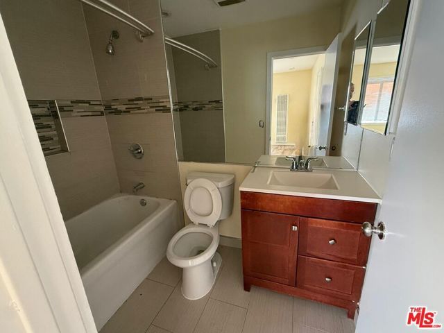 3205 Bartdon Avenue, Inglewood, CA 90303