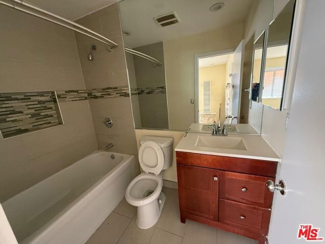 3205 Bartdon Avenue, Inglewood, CA 90303
