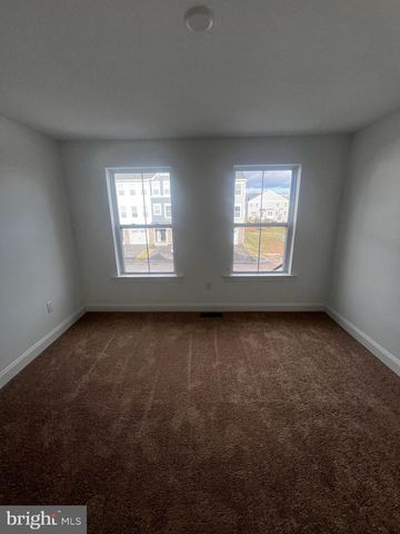 9 TURF CT, Royersford, PA 19468