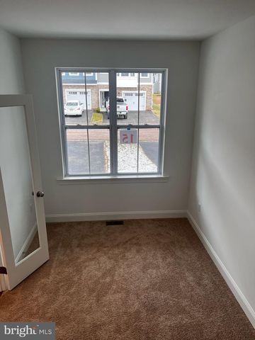 9 TURF CT, Royersford, PA 19468
