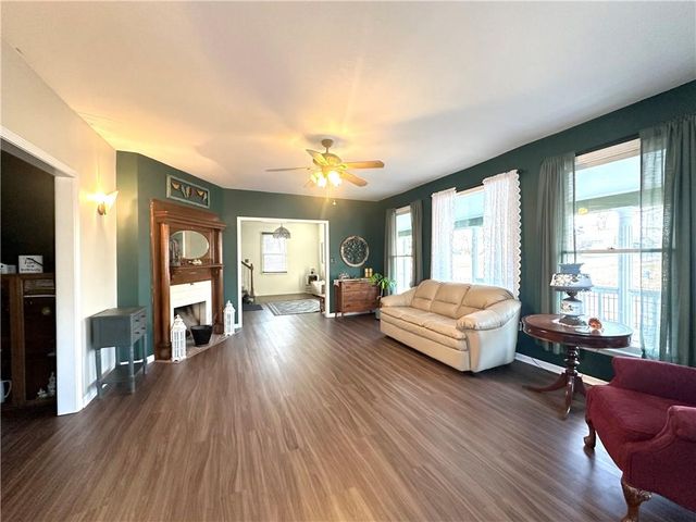 801 E Pearl Street, Harrisonville, MO 64701