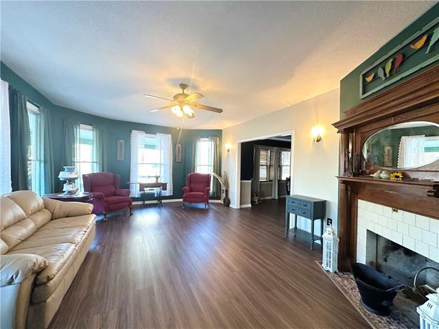 801 E Pearl Street, Harrisonville, MO 64701