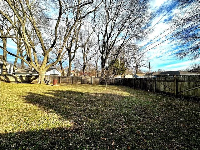 801 E Pearl Street, Harrisonville, MO 64701