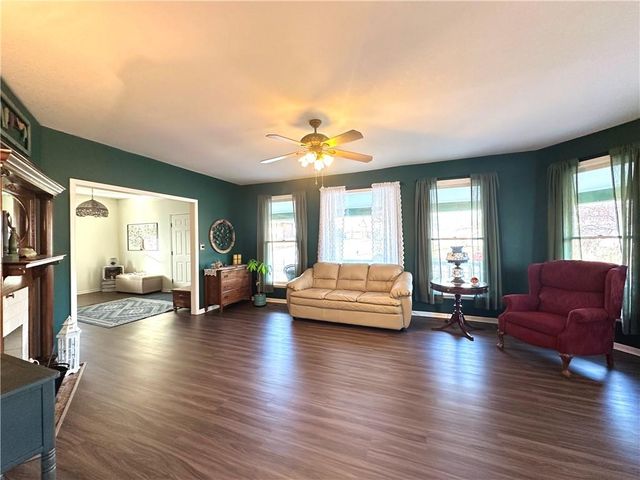 801 E Pearl Street, Harrisonville, MO 64701