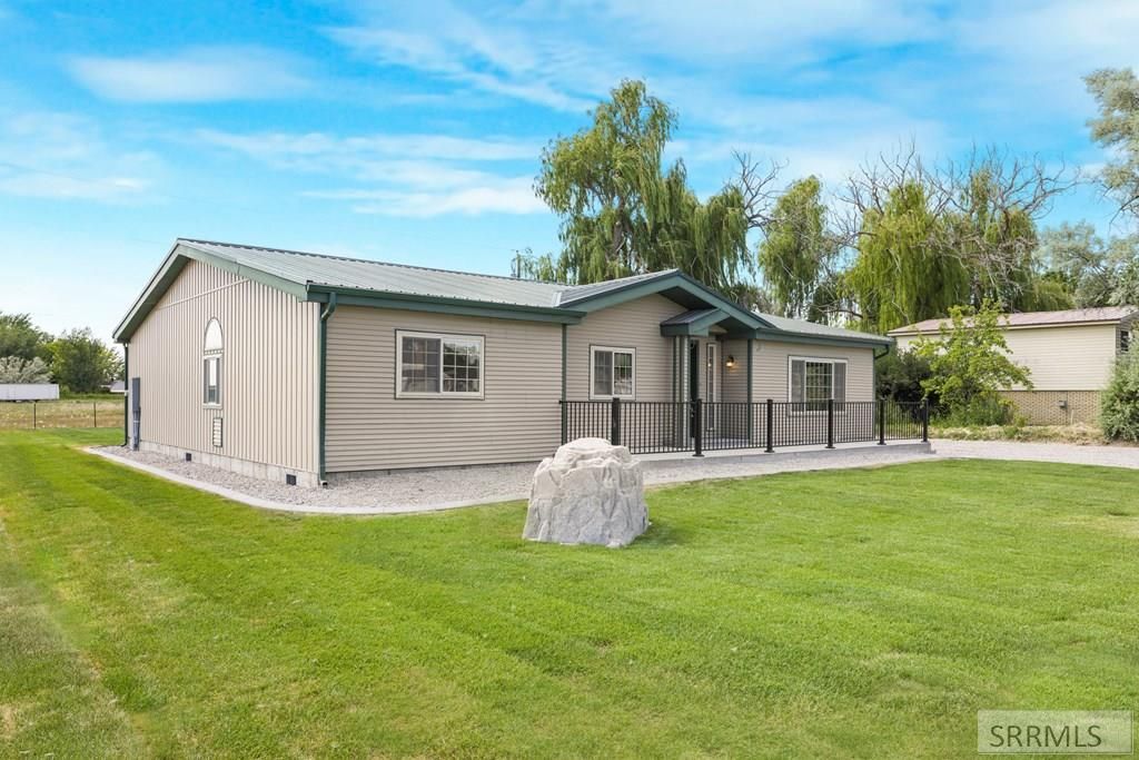 Image 2 of property listing at 715 Clark Drive, Blackfoot, ID 83221
