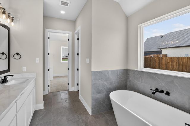 136 Chapowits, Godley, TX 76044