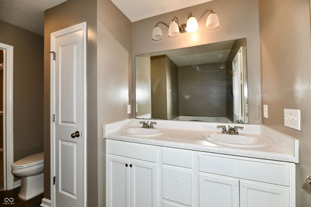8196 Alyssum Drive, Plainfield, IN 46168
