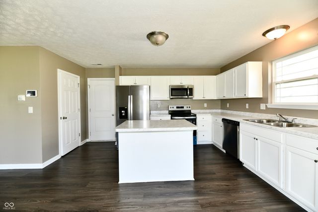 8196 Alyssum Drive, Plainfield, IN 46168