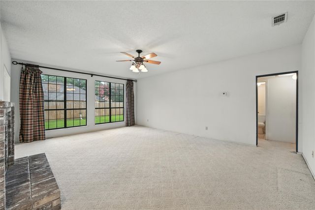 2116 S Winding Creek Drive, Grapevine, TX 76051