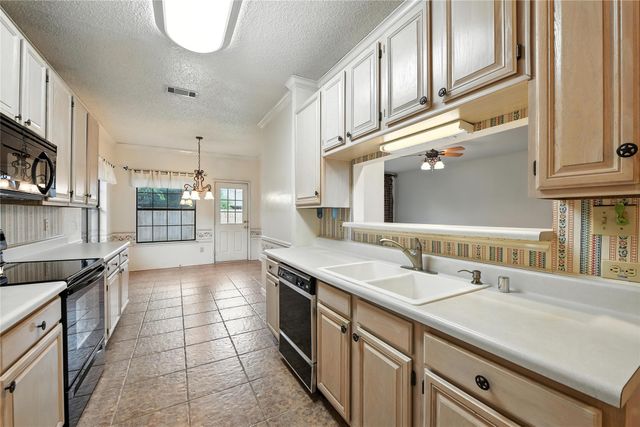 2116 S Winding Creek Drive, Grapevine, TX 76051
