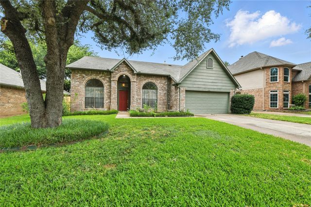 2116 S Winding Creek Drive, Grapevine, TX 76051