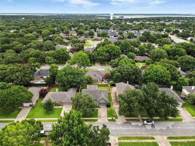 2116 S Winding Creek Drive, Grapevine, TX 76051