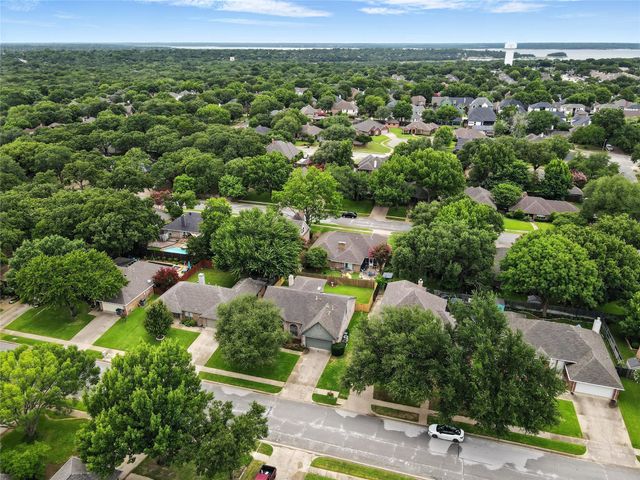 2116 S Winding Creek Drive, Grapevine, TX 76051