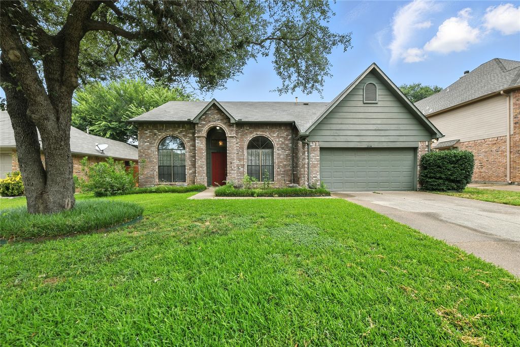 2116 S Winding Creek Drive, Grapevine, TX 76051