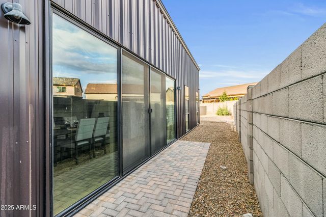 908 W CALDWELL Street, Phoenix, AZ 85041