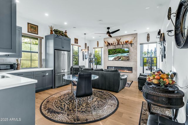 908 W CALDWELL Street, Phoenix, AZ 85041